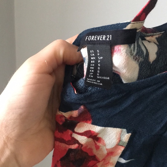 Forever21 halter romper with pockets - Picture 5 of 6